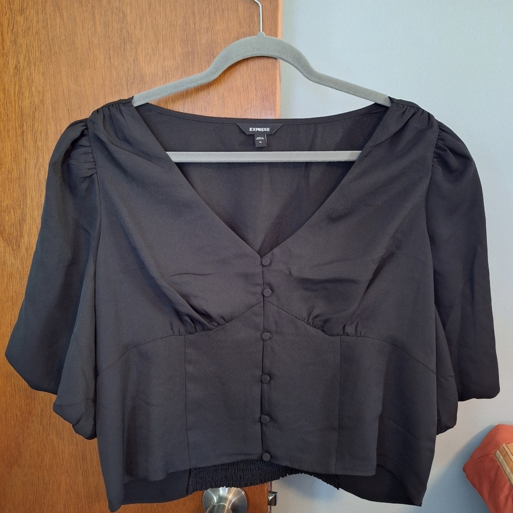 Final Price* Express Women's Cropped Black V-Neck Button-Front Blouse Size XL